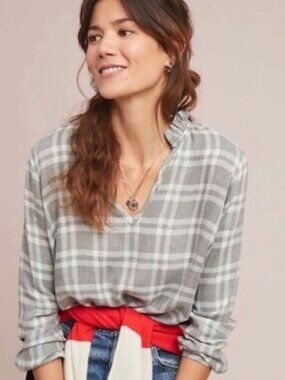 Anthropologie Cloth & Stone Size M Gray Plaid Pullover Top Ruffled Neck